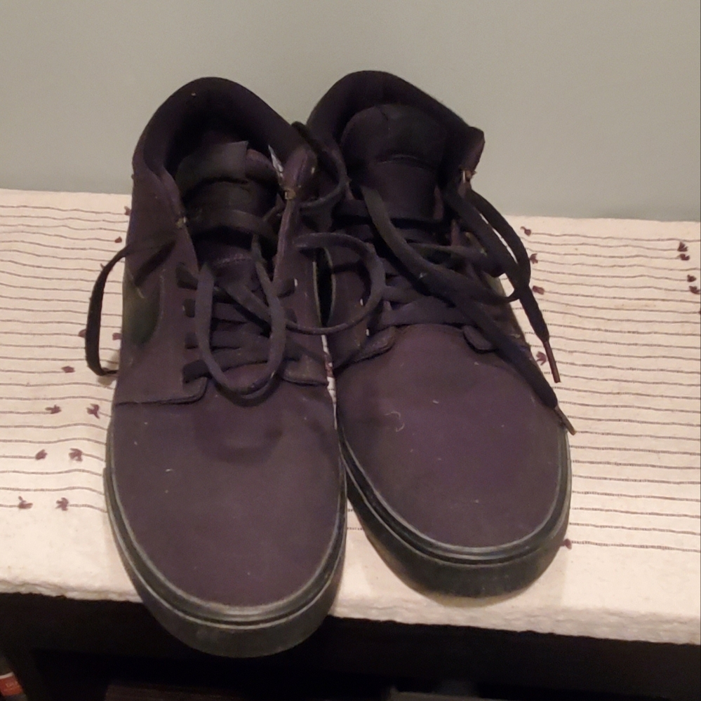 Nike Men's Black Canvas Sneakers